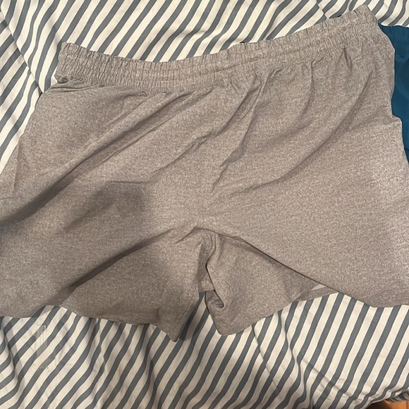 End running shorts. 5inch inseam - Picture 2 of 3